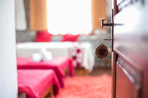 Neraidochori Ski Chalet | Πατρικό ολόκληρος ξενώνας entire stone guesthouse