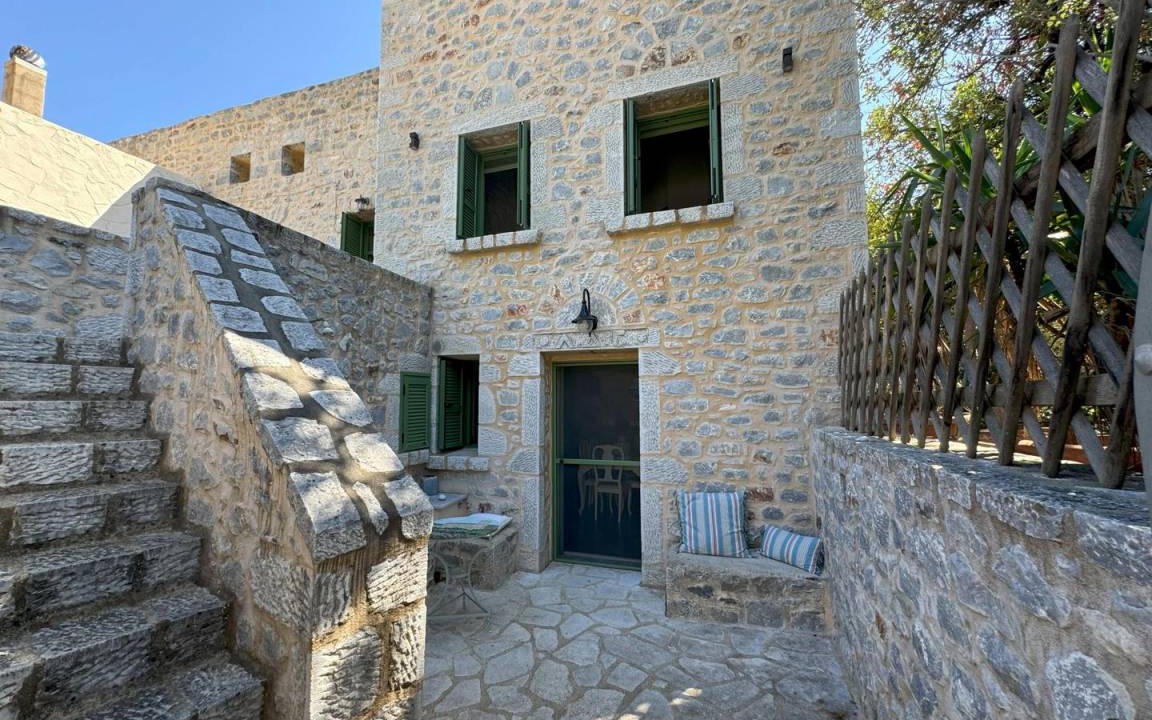 East Mani House | 105 m² House ∙ 3 bedrooms ∙ 7 guests