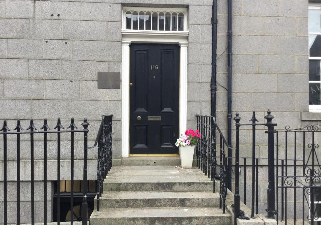 Central Aberdeen Apartment | 116 Guest House
