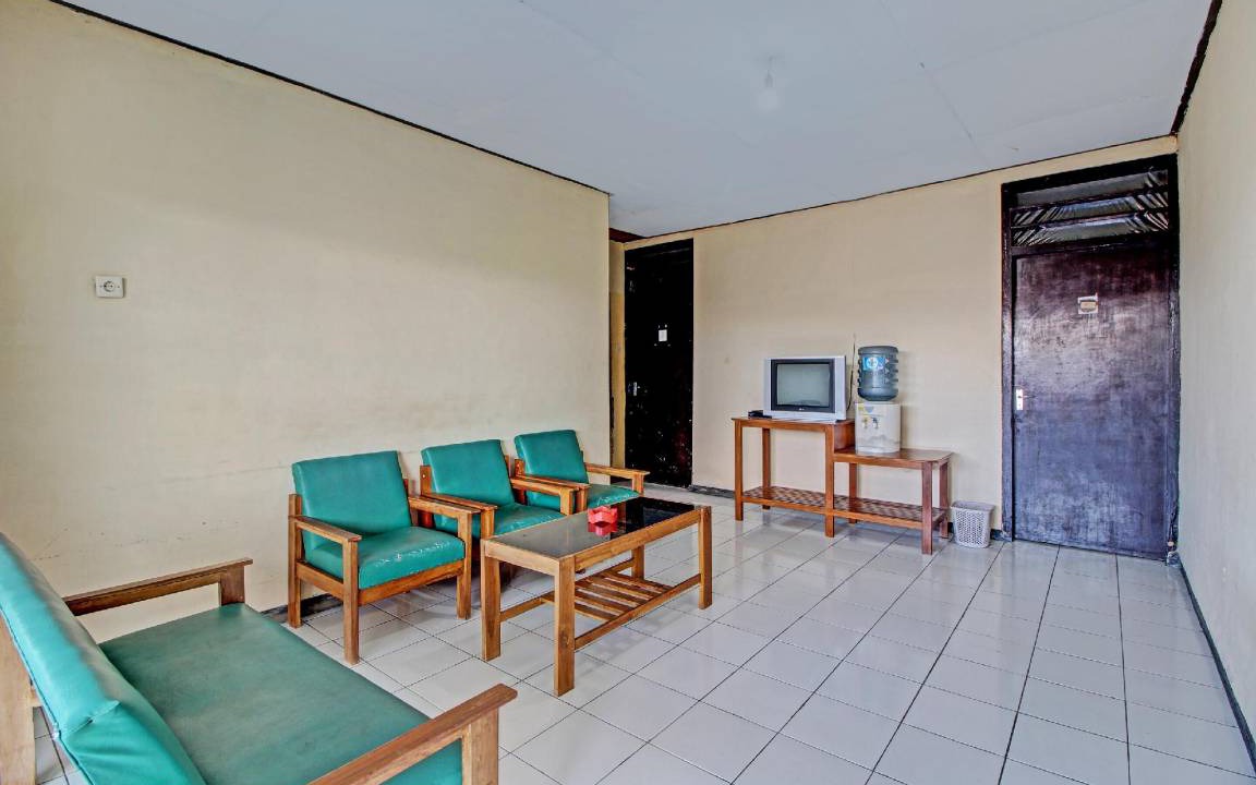 Wonogiri Hotel | 12 m² Hotel ∙ 5 guests
