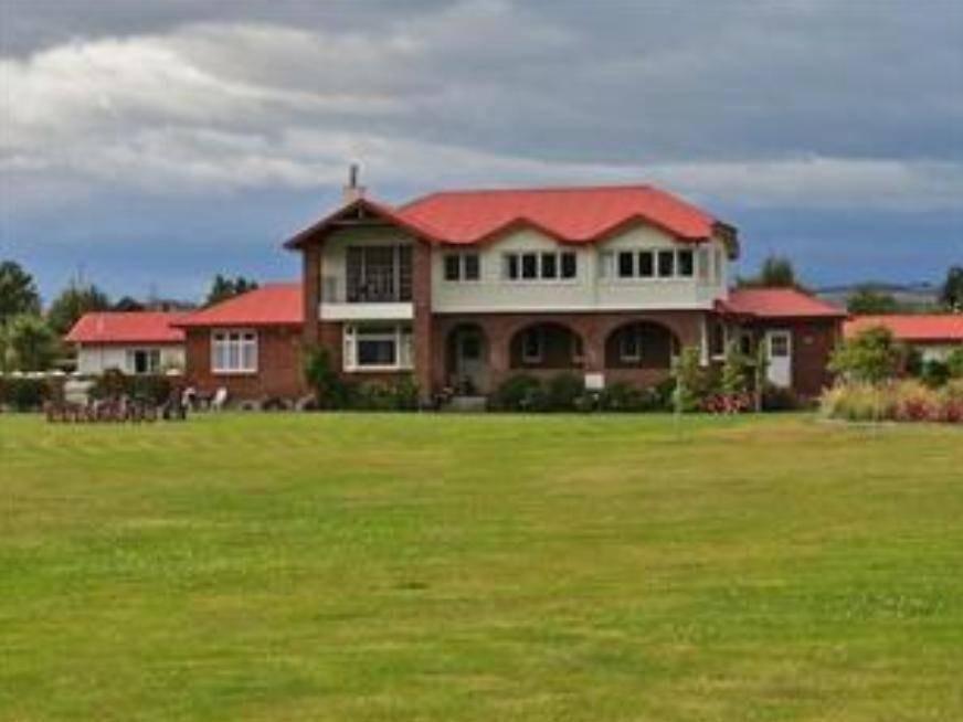 Te Anau Bed & Breakfast | 120 m² Bed and breakfast ∙ 3 bedrooms ∙ 127 guests