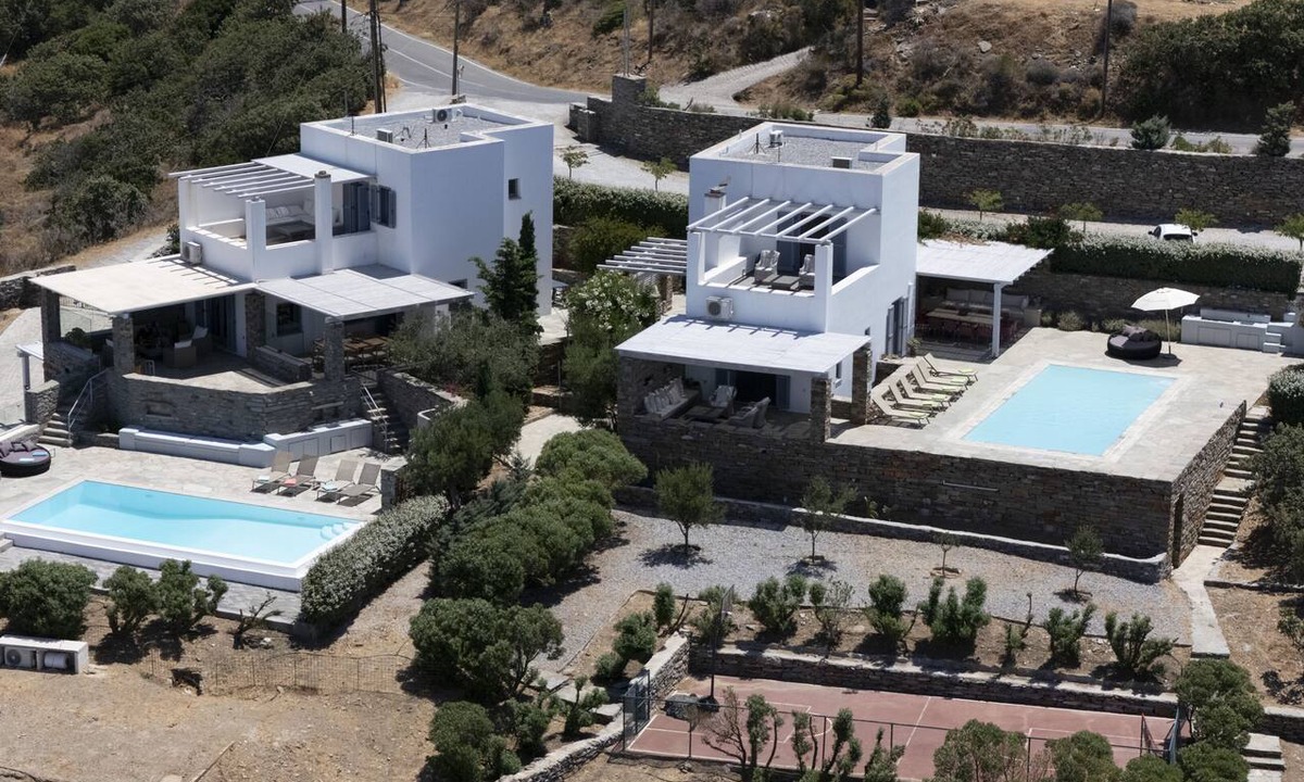 Ioulida Villa | 14 bedroom accommodation in Ioylis