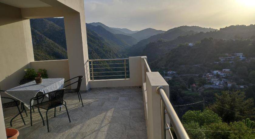 Lakkoi Villa | 140 m² Villa ∙ 3 bedrooms ∙ 6 guests