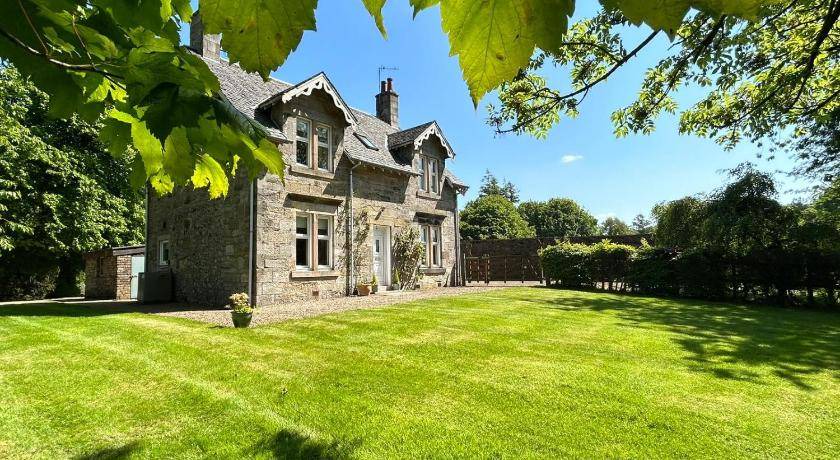 Dalry House | 160 m² House ∙ 2 bedrooms ∙ 4 guests