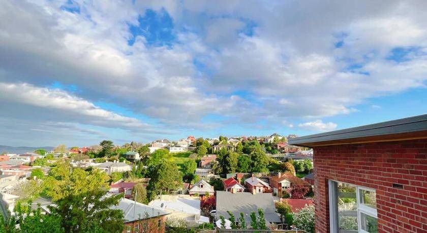 West Hobart House | 170 m² House ∙ 3 bedrooms ∙ 6 guests