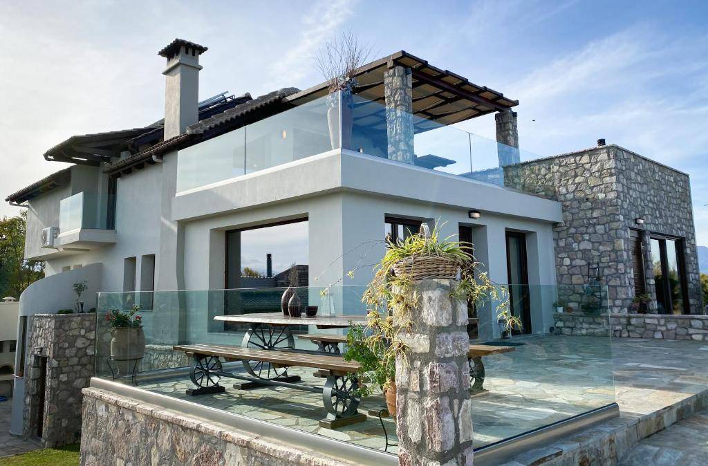 Trikala Hotel | 180 m² Hotel ∙ 3 bedrooms ∙ 10 guests