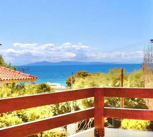Anavyssos House | 180 m² House ∙ 2 bedrooms ∙ 8 guests