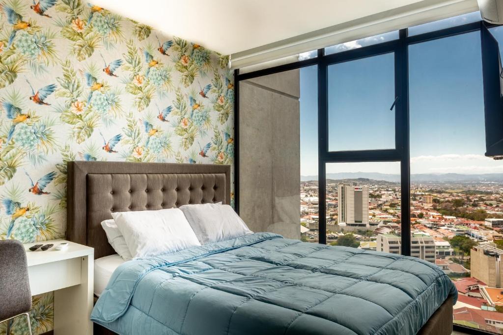 Rohrmoser Apartment | 19th Floor & Rooftop City View
