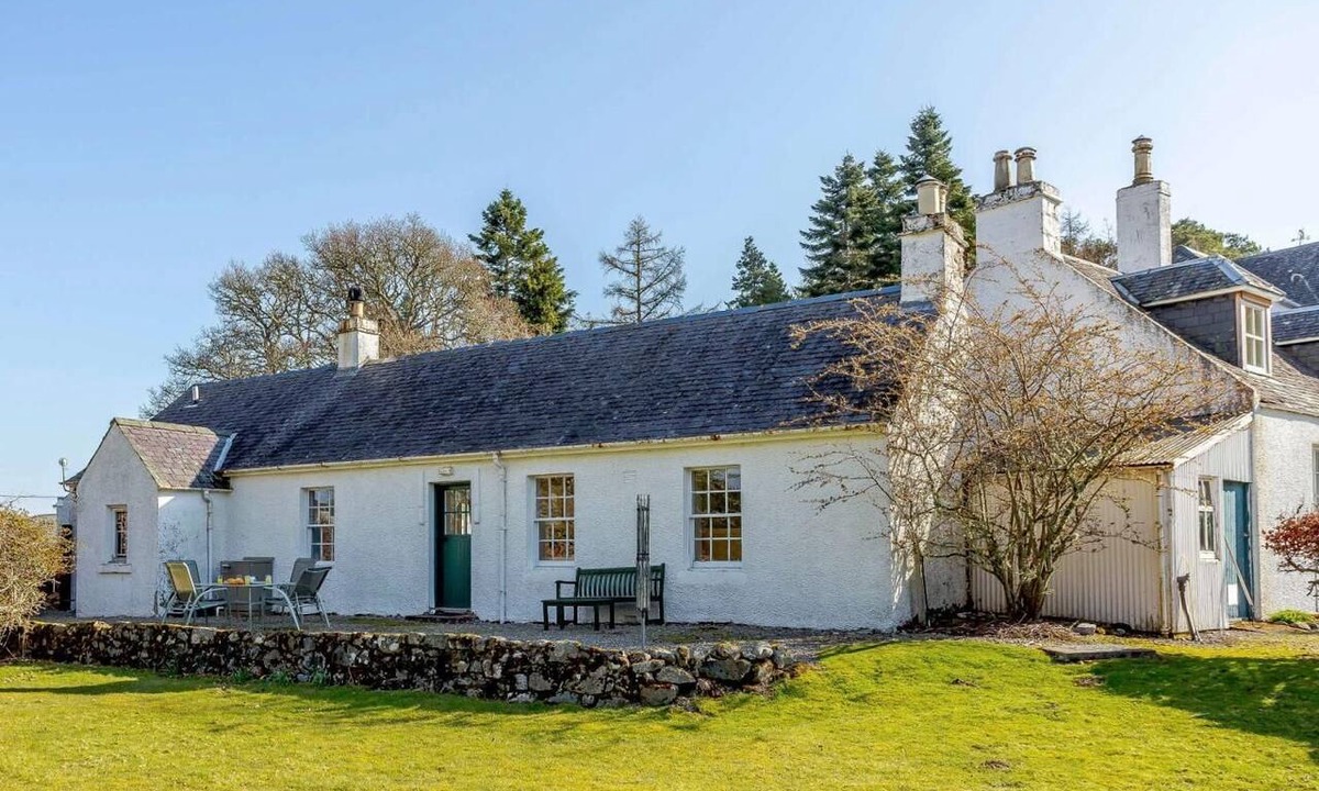 Whitebridge House | 2 Bed in Whitebridge (oc-ca148)