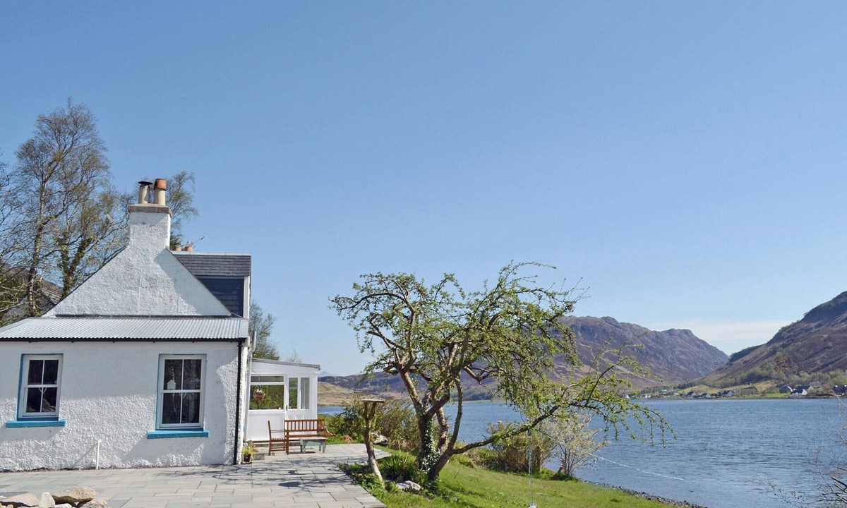 Ardelve Cottage | 2 bedroom accommodation in Dornie, near Kyle