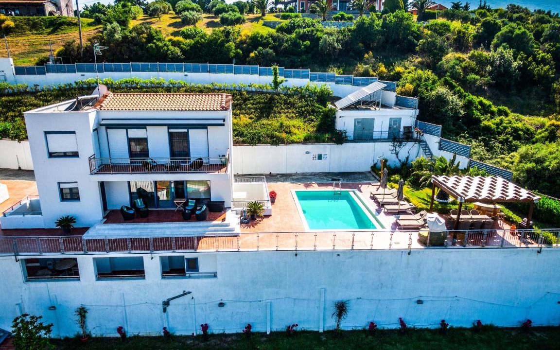 Skiathos House | 200 m² House ∙ 5 bedrooms ∙ 9 guests