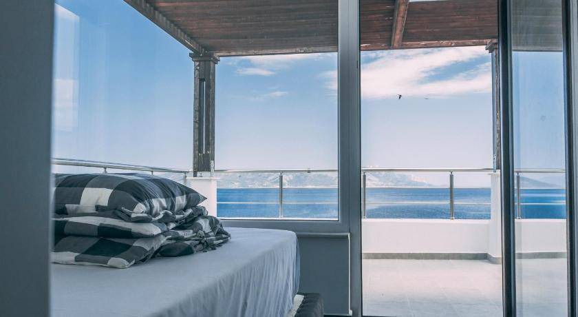 Pteleos Villa | 200 m² Villa ∙ 4 bedrooms ∙ 9 guests