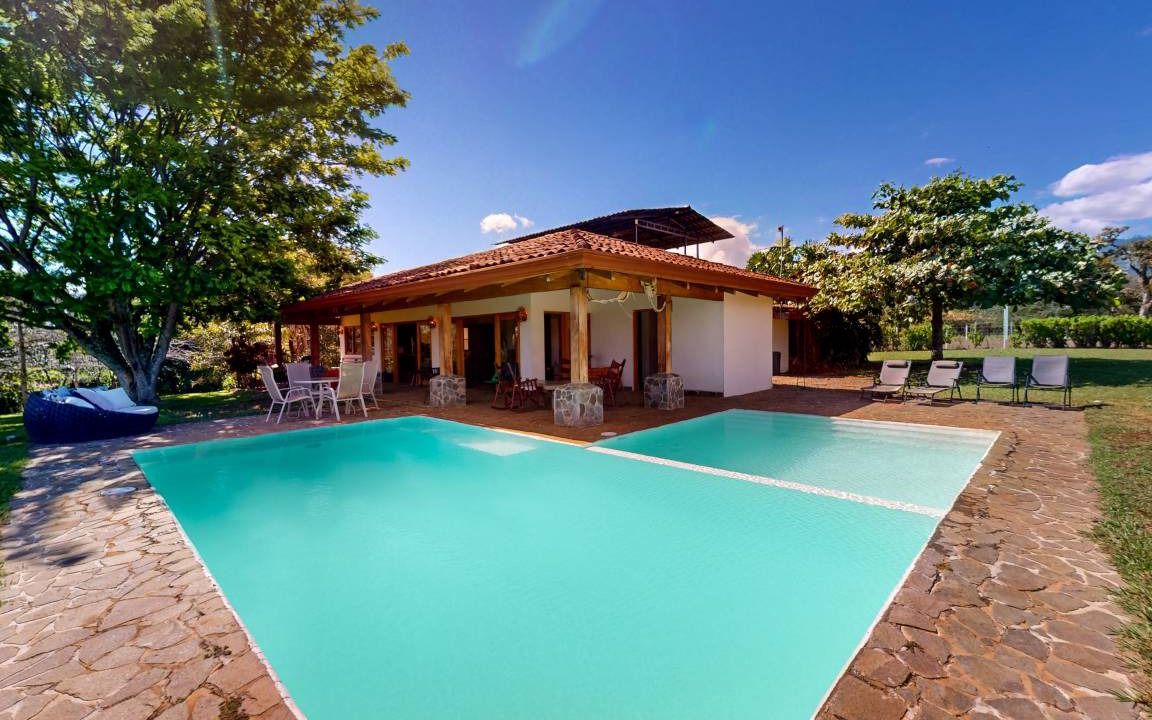 San Jose House | 204 m² Farmhouse ∙ 2 bedrooms ∙ 8 guests
