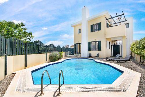 South Rhodes Villa | 215 m² Villa ∙ 3 bedrooms ∙ 6 guests