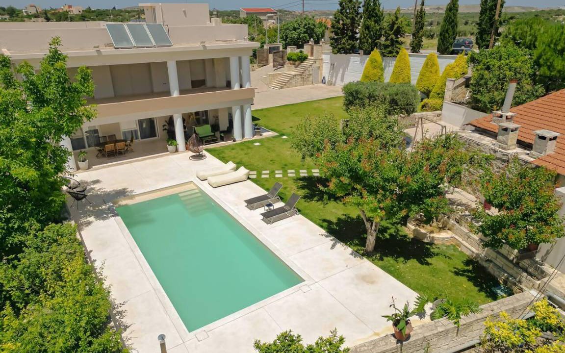 Episkopi Villa | 225 m² Villa ∙ 4 bedrooms ∙ 8 guests