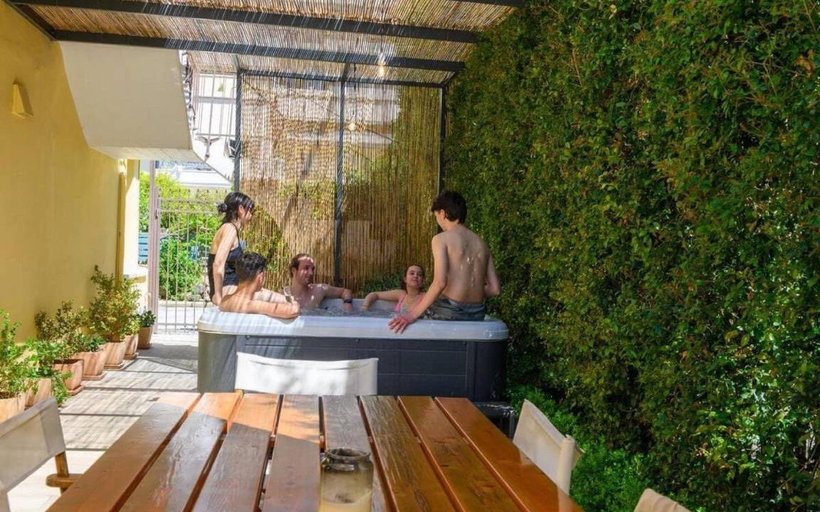 Kalamata Apartment | 240 m² Apartment ∙ 7 bedrooms ∙ 17 guests
