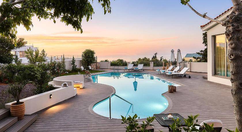 Koutouloufari Hotel | 250 m² Hotel ∙ 4 bedrooms ∙ 8 guests