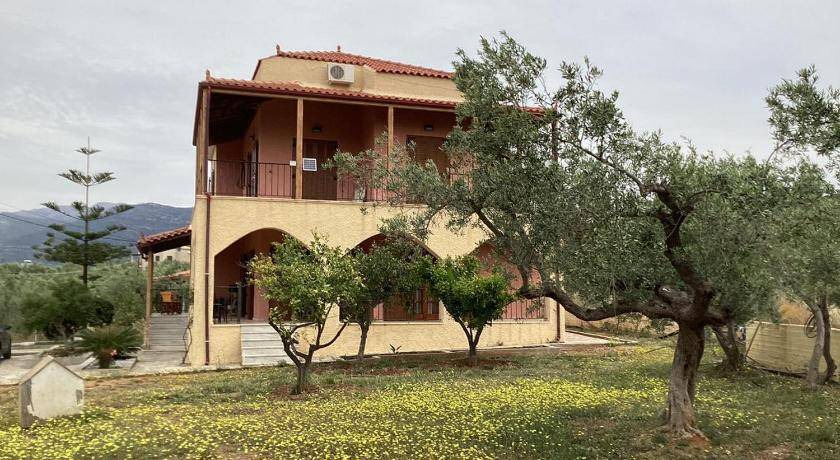 Monemvasia House | 250 m² House ∙ 5 bedrooms ∙ 12 guests