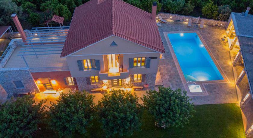 Tripi Villa | 250 m² Villa ∙ 4 bedrooms ∙ 10 guests