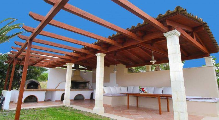 Porto Koukla Villa | 250 m² Villa ∙ 4 bedrooms ∙ 8 guests