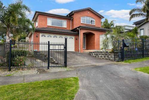 Fairview Heights House | 283 m² House ∙ 2 bedrooms ∙ 4 guests