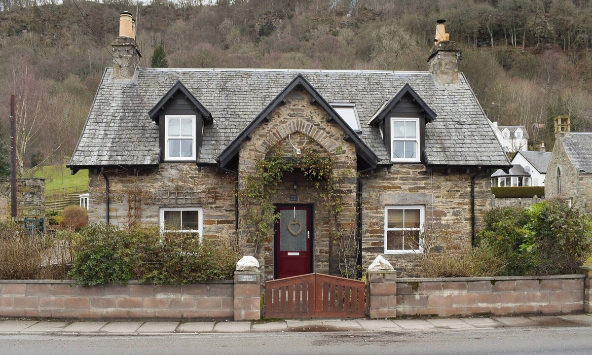 Aberfeldy Cottage | 3 bedroom accommodation in Weem, near Aberfeldy