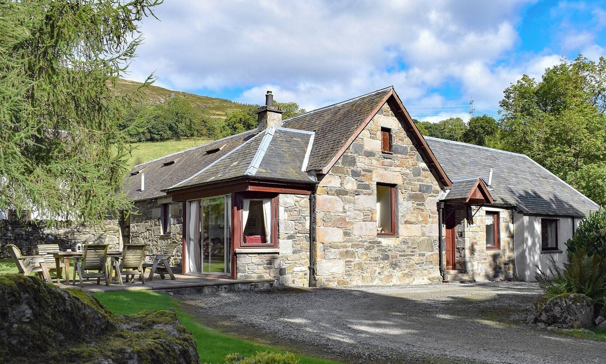 Aberfeldy Cottage | 3 bedroom accommodation in Keltneyburn, by Aberfeldy