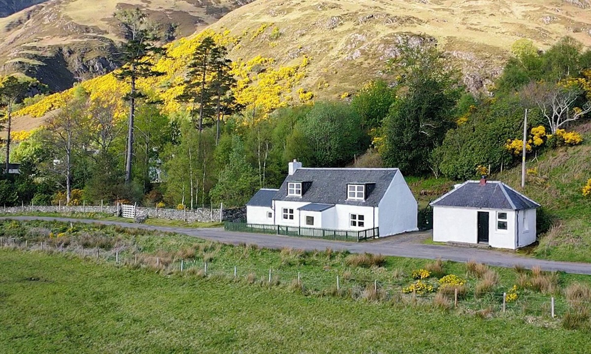 Arnisdale Cottage | 3 bedroom accommodation in Arnisdale, Kyle of Lochalsh
