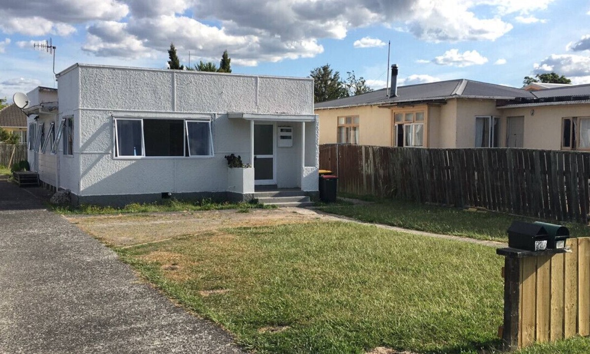Rotorua House | 3 Beds including 2 Double Beds and 1 Sofa Beds up to 6 People House, 22A Pererika St, Rotorua