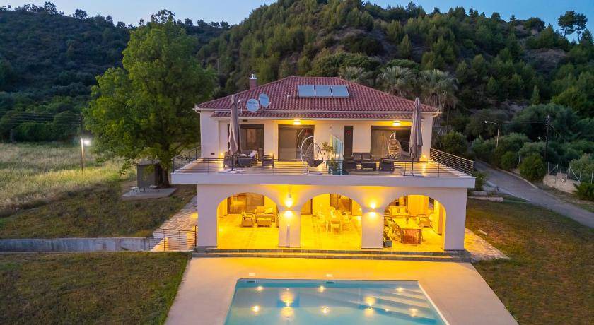 Archea Pissa Apartment | 300 m² Apartment ∙ 5 bedrooms ∙ 15 guests