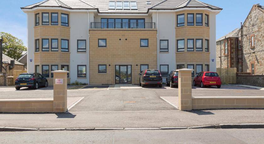 Prestwick Apartment | 300 m² Apartment ∙ 4 bedrooms ∙ 8 guests
