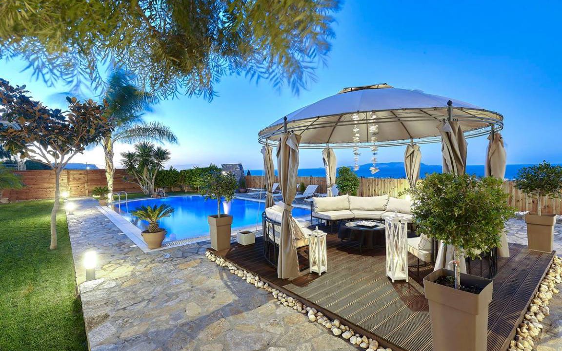 Vathianos Kampos House | 330 m² Farmhouse ∙ 6 bedrooms ∙ 16 guests