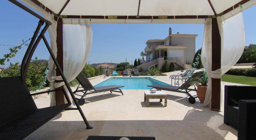 Spata-Artemida Villa | 350 m² Villa ∙ 5 bedrooms ∙ 9 guests