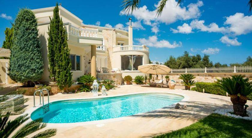 Skotino Resort | 380 m² Resort ∙ 5 bedrooms ∙ 127 guests