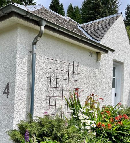 Strathyre House | 4 Balvaig Cottage, Strathyre