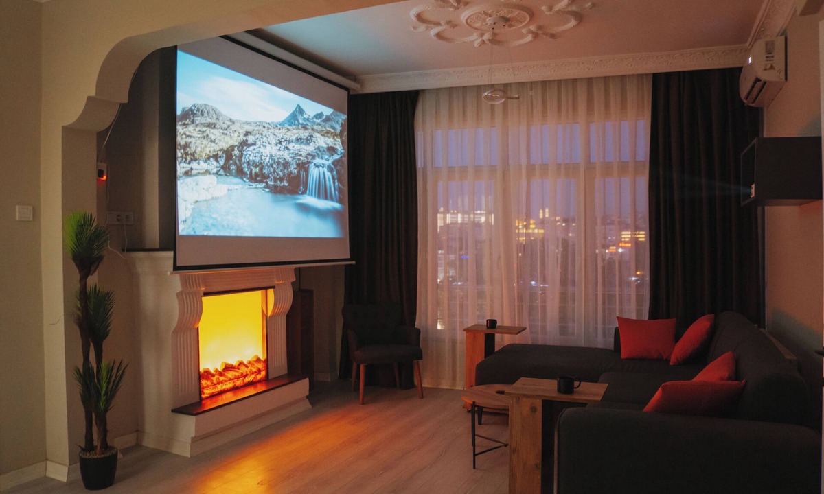 Aksaray Apartment | 4 BR Flat With AC, Terrace And Hot Tub In The Heart of Historic Istanbul