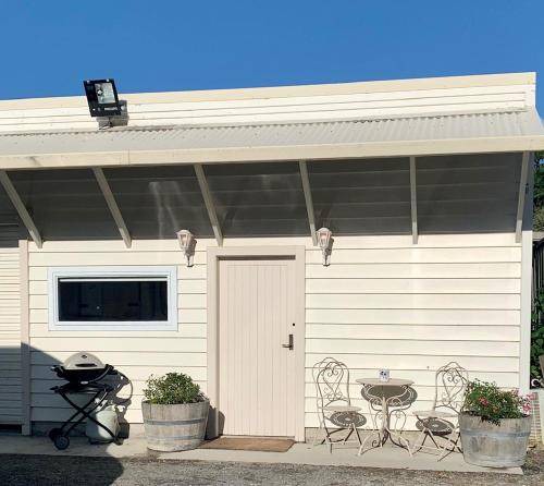Porirua Ski Chalet | 40 m² Chalet ∙ 3 guests