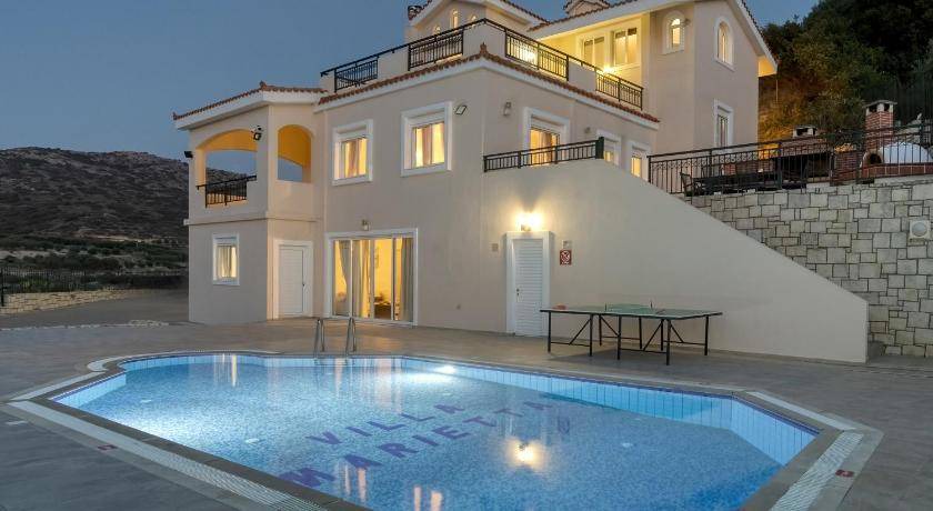 Skotino Villa | 400 m² Villa ∙ 4 bedrooms ∙ 8 guests