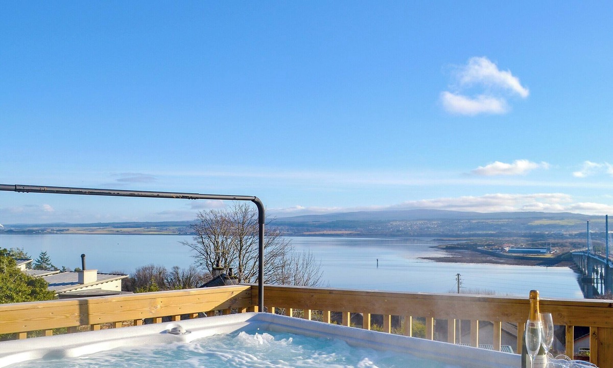 North Kessock Cottage | 5 bedroom accommodation in Craigton, near Inverness