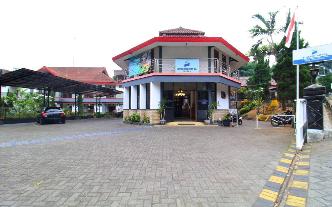 Tretes Hotel | 50 m² Hotel ∙ 12 guests