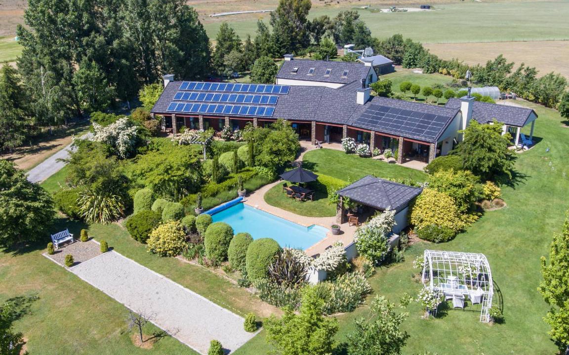 Luggate Cabin | 600 m² Lodge ∙ 7 bedrooms ∙ 15 guests