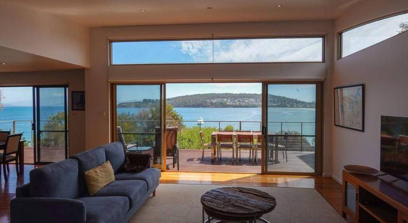 Primrose Sands House | 669 m² House ∙ 3 bedrooms ∙ 5 guests