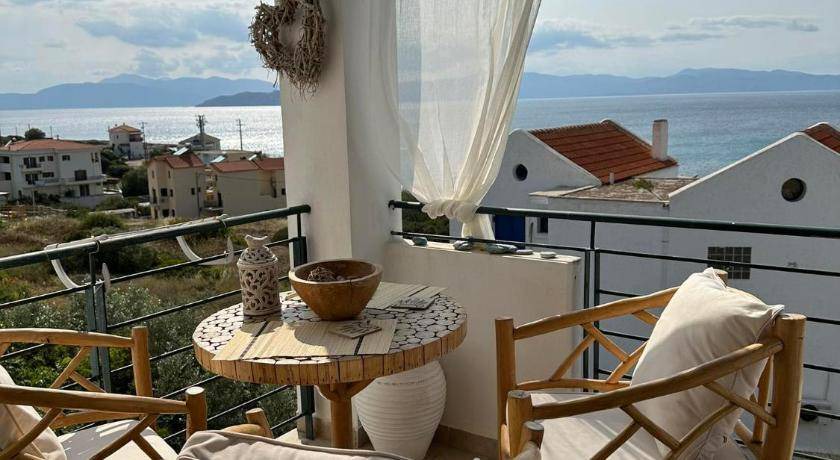Milos House | 69 m² House ∙ 2 bedrooms ∙ 5 guests