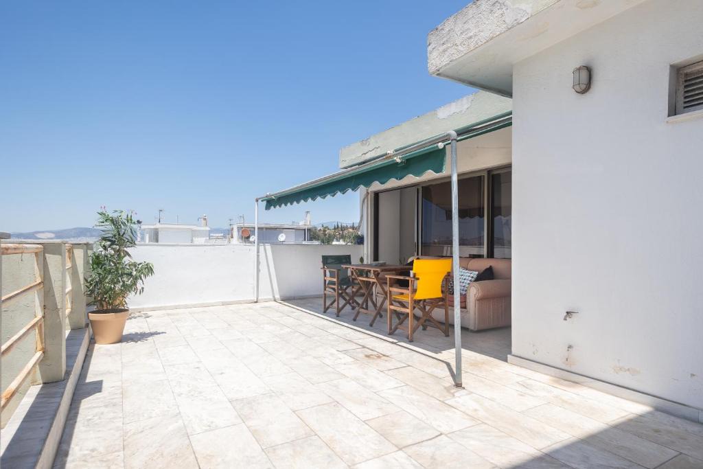Neapoli Apartment | 6th floor loft in Exarcheia
