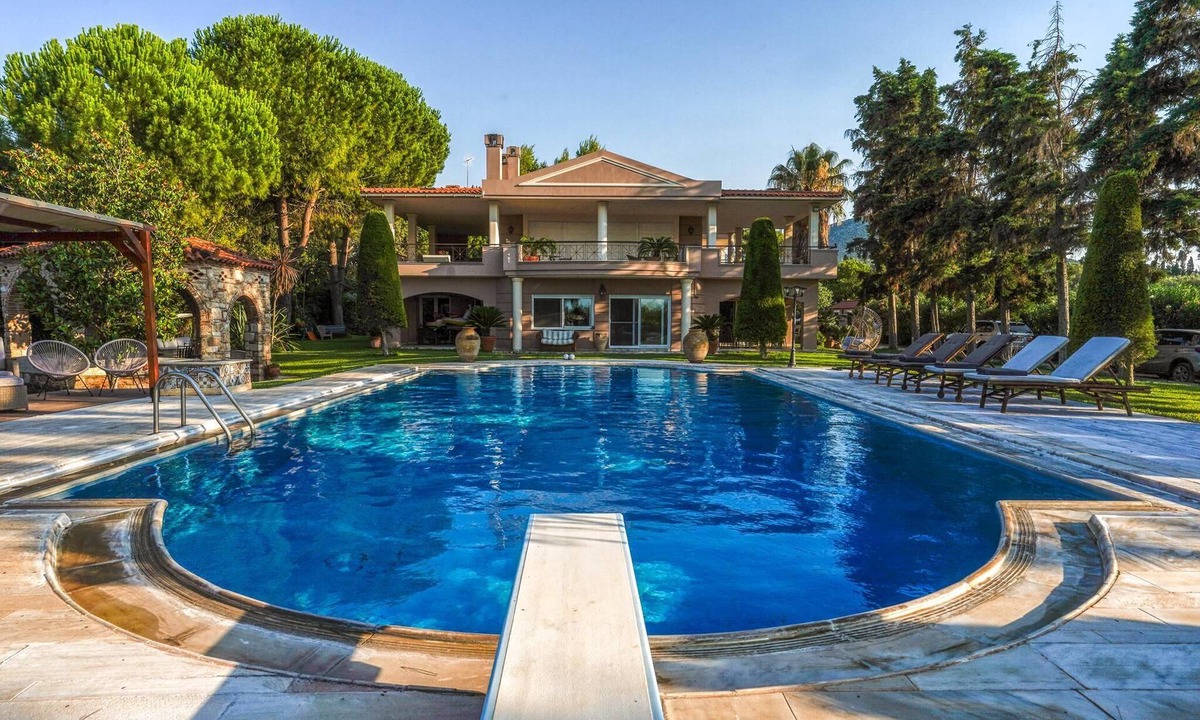 Chalcis Villa | 7 bedroom accommodation in Chalkida
