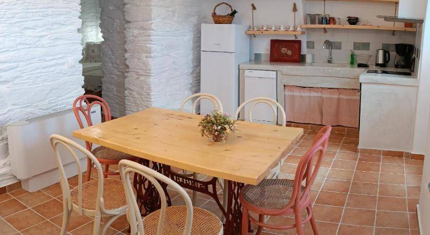 Andros Town Apartment | 80 m² Apartment ∙ 2 bedrooms ∙ 6 guests