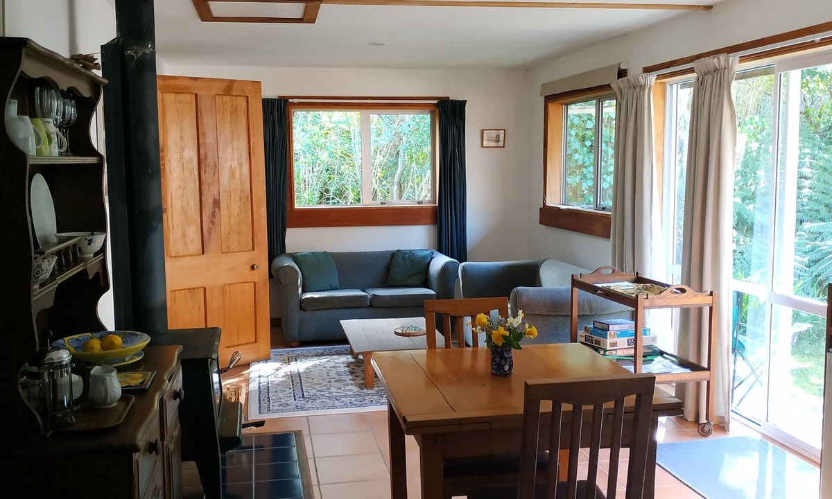 Golden Bay Apartment | A comfortable, private, country apartment. 300mts walk to safe sandy beach.