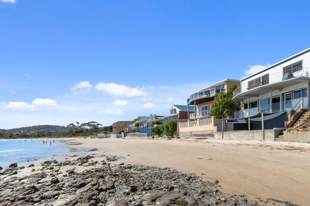 Howrah House | Absolute Waterfront Only 15 minutes From Hobart