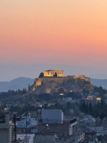 Pangrati Apartment | Acropolis-View Penthouse, Haute Athenian