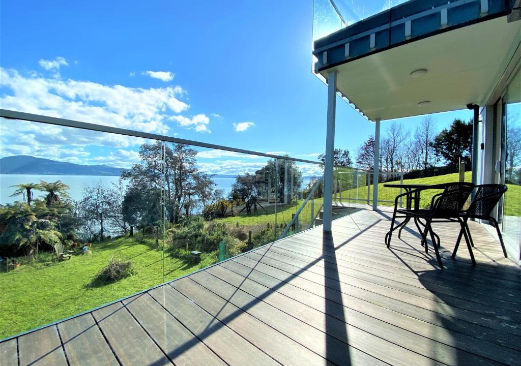Owhata House | Addictive View - Lakeside Studio